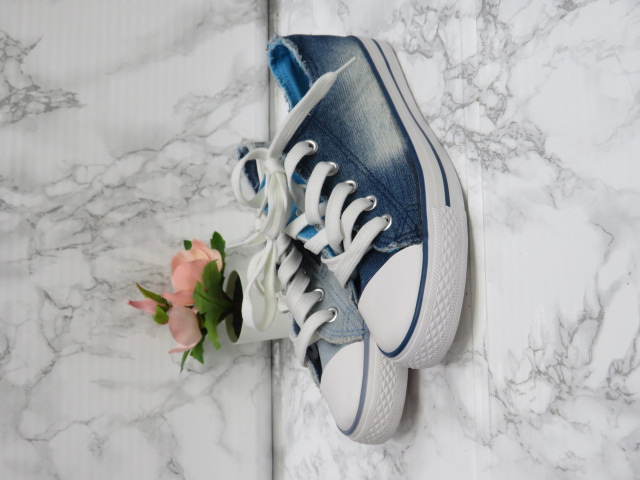 Trampki Dziecięce 8240 JEDEN 30-35