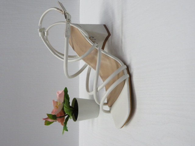 Czółenka damskie V7-66 WHITE 36-41