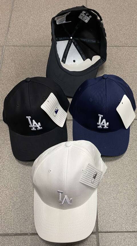 Czapki chłopięce z daszkiem 3470 Mix kolor Standard