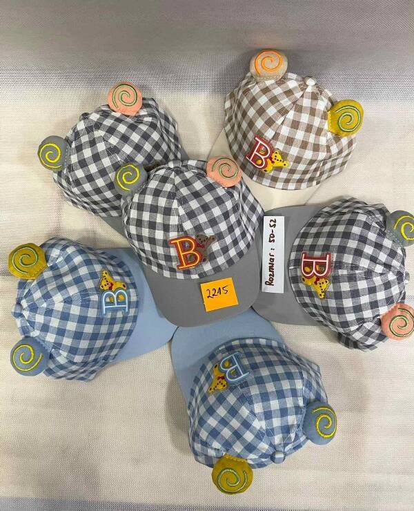 Czapki chłopięce 8398 Mix kolor Standard