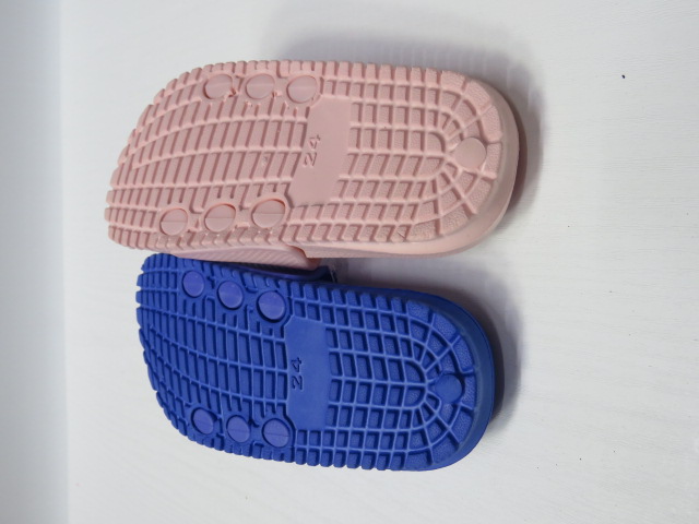 Kapcie Dziecięce E150D JEDEN 24-29 2