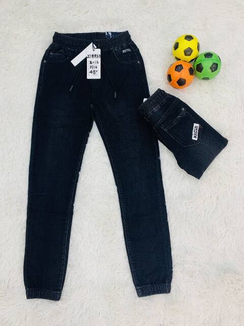 Jeansy chłopięca 1657 1 kolor  8-16 1