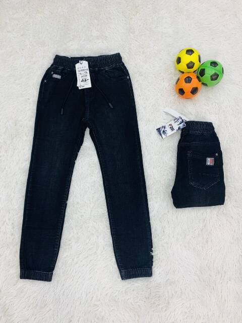 Jeansy chłopięca 1666 1 kolor  4-12
