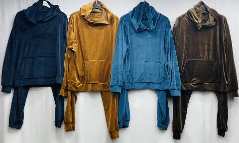 Komplet damskie 9528 Mix kolor Standard (Towar Polskie)