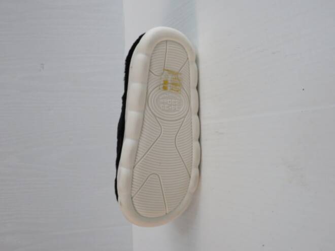 Kapcie Dziecięce SA116 BLACK 28-35 2