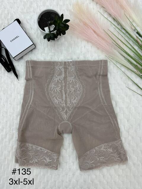 Majtki modelujące damskie 135 1 kolor 3XL-5XL