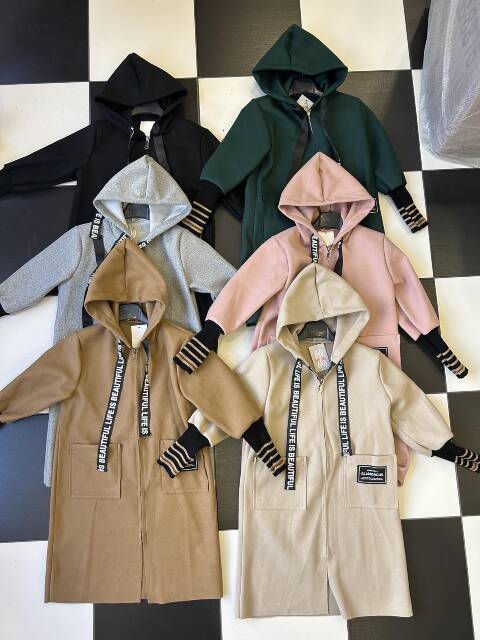 Płaszcze dziewczęce 9547 1 kolor 6-16 1