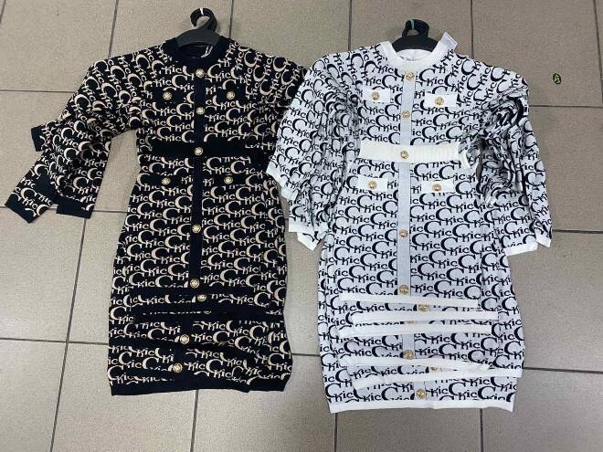 Sukienka dziewczęca 9657 1 kolor  4-14 1