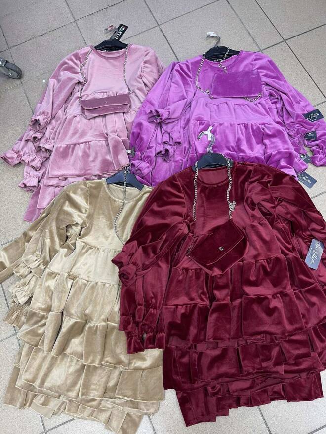 Sukienka dziewczęca 9667 1 kolor  4-14 1