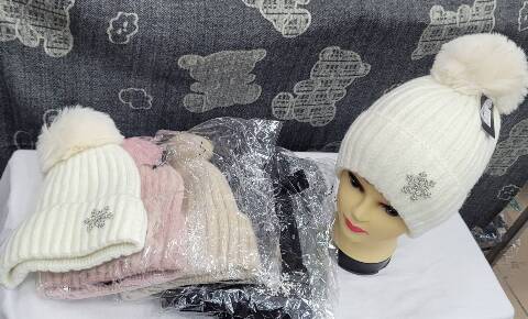  Czapka damska zimowa 8762 Mix kolor Standard (Towar Ploskie)