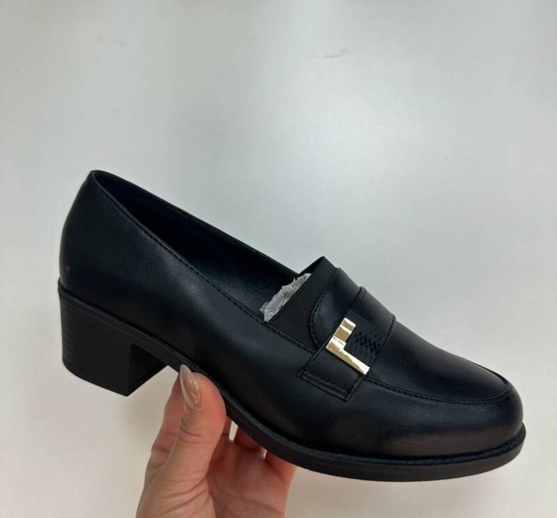 Półbuty damskie Roz 36-41/ 12 par