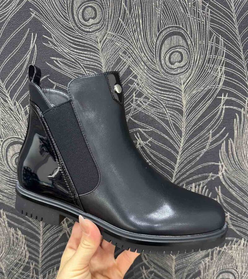 Botki damskie Roz 36-41/ 12 par