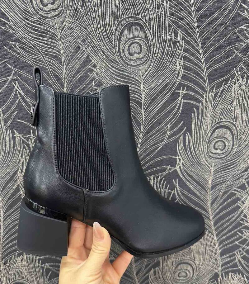 Botki damskie Roz 36-41/ 12 par