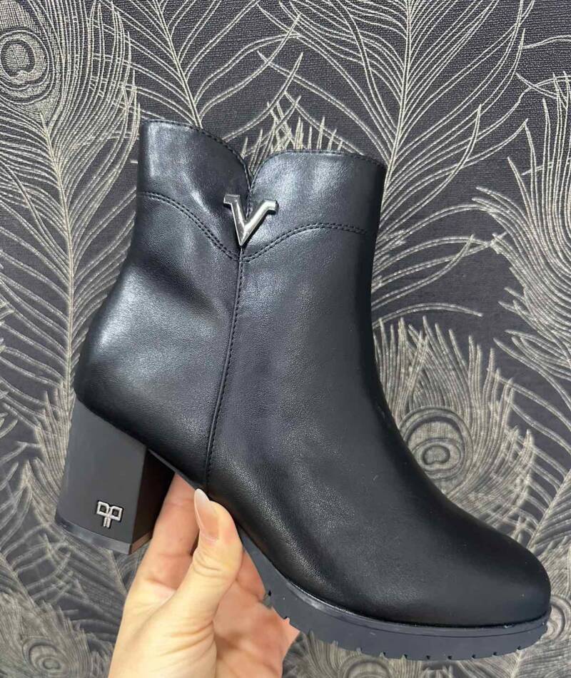 Botki damskie Roz 36-41/ 12 par