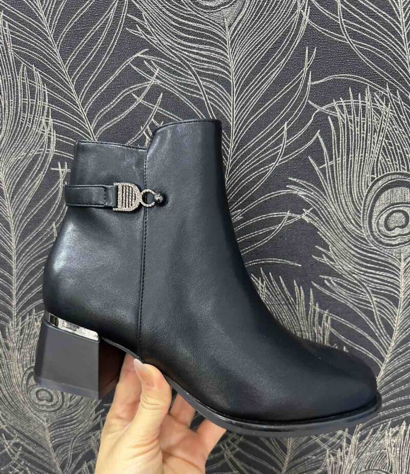 Botki damskie Roz 36-41/ 12 par