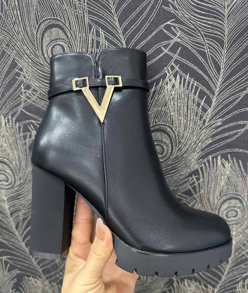 Botki damskie Roz 36-41/ 12 par