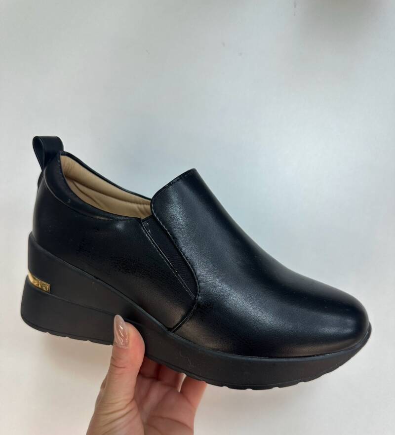 Półbuty damskie Roz 36-41/ 12 par