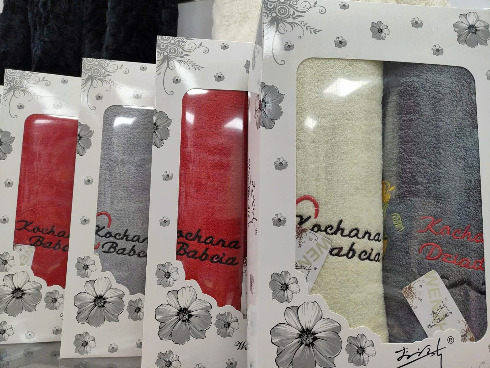 ręczniki Babcia i Dziadka, w pudełko prezentowe 8 kolorów na mix losowo pakowanie Roz 70 x 140 x 2 szt Paczka 6 szt