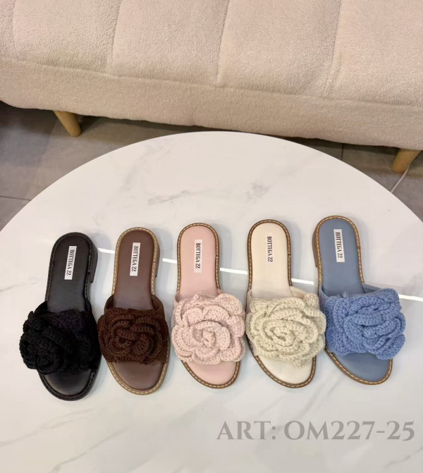 Klapki damskie Roz 36-41 / 12 par