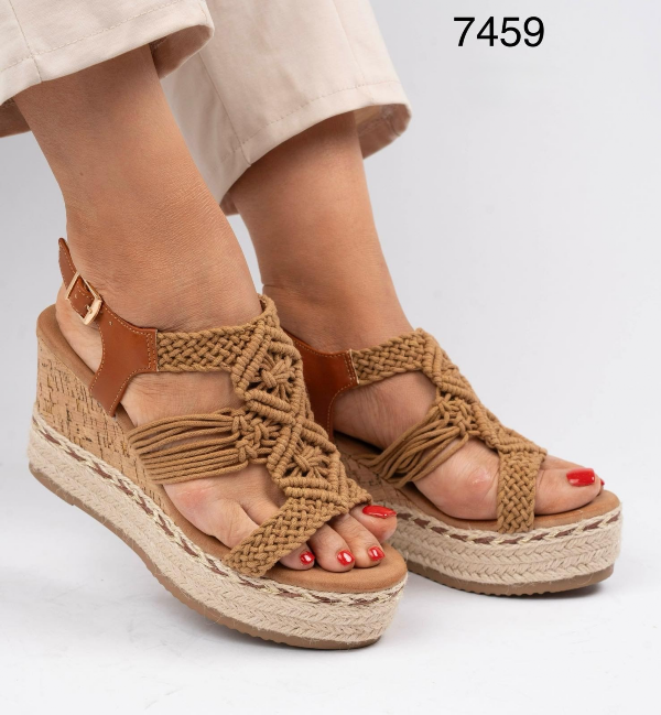 Sandały płaskie damskie Roz 36-41 / 12 par