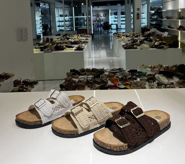 Klapki damskie Roz 36-41 / 12 par