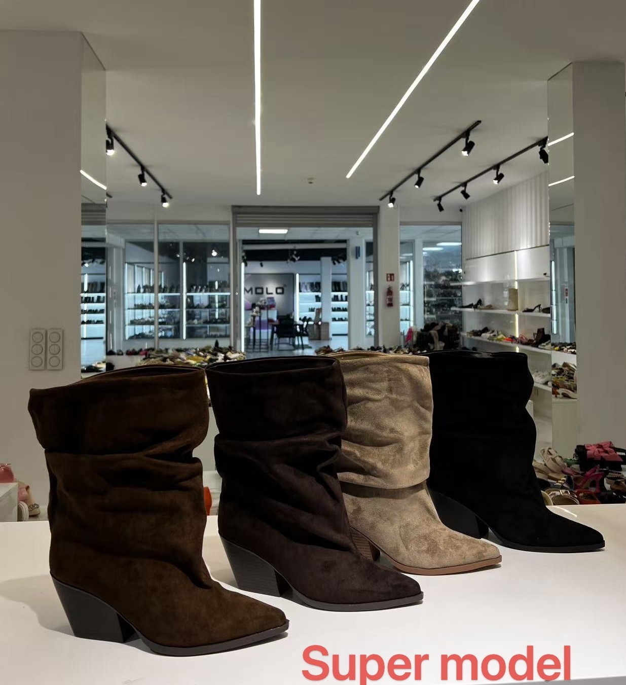 Kozaki damskie Roz 36-41 / 12 par