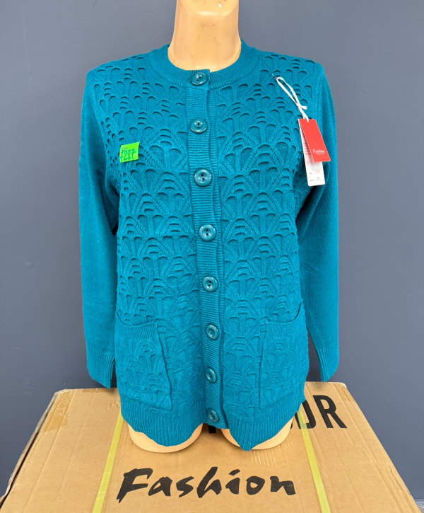 Narzutki damskie Roz L-3XL. 1 kolor. Paczka 10 szt